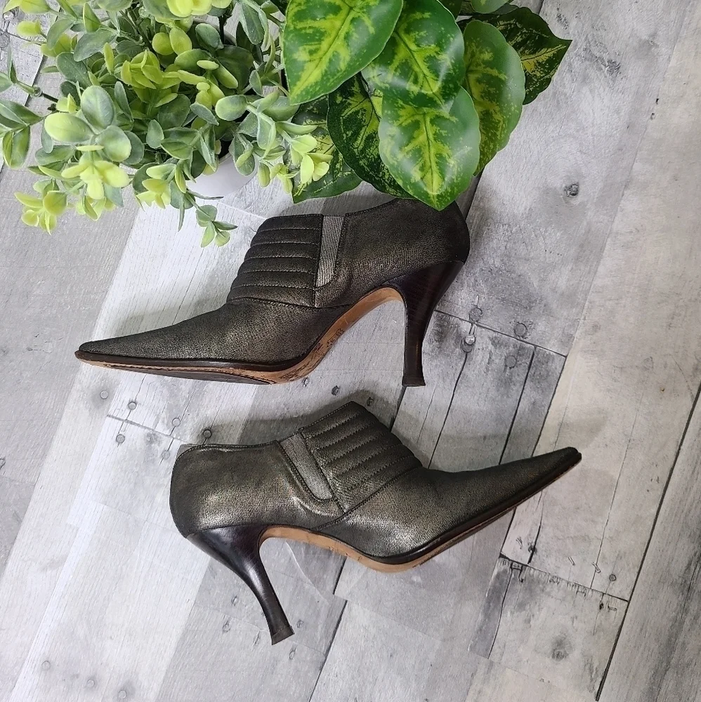 Donald J. Pliner 8N Monica Distressed Ankle Bootie